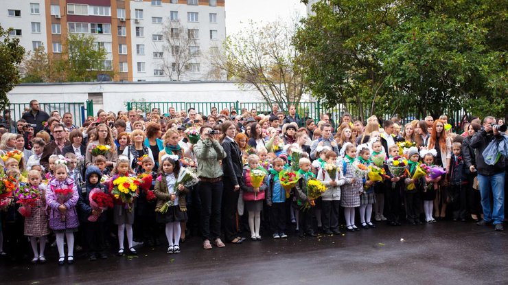 Школьные линейки запрещать не будут. Илл. фото: ilikenews.com.ua