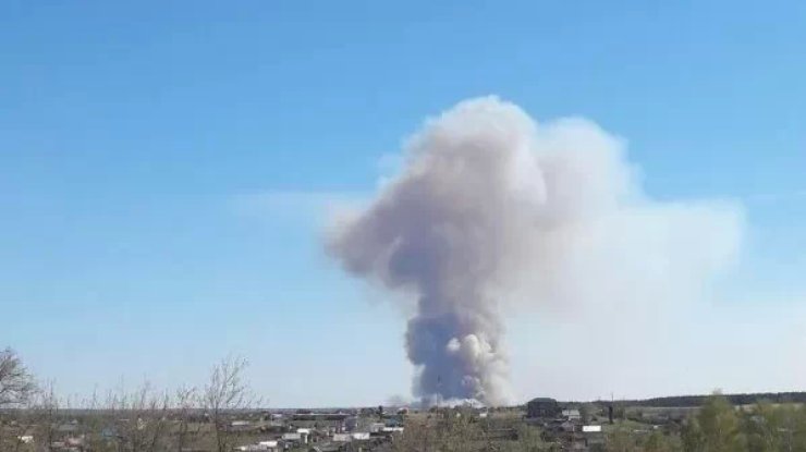 В России произошел пожар на военной базе, людей эвакуируют