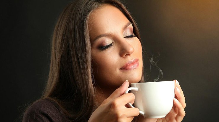 Хуже курения и кофе: выявлен самый вредный для зубов напиток