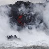 Извержение вулкана на Гавайях: потоки лавы достигли океана (видео)