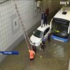 Повінь у Туреччині: громадський транспорт затопило водою (відео)