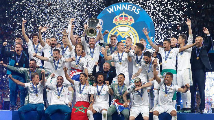 Кубок Лиги чемпионов прилетел в Мадрид (Фото: twitter)