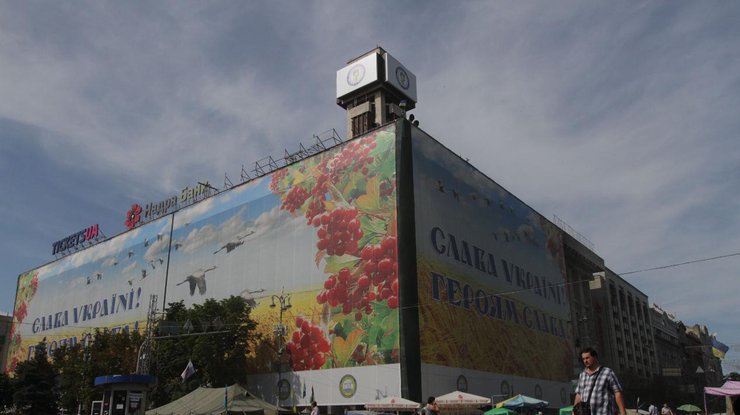 В Киеве показали обновленный фасад Дома профсоюзов