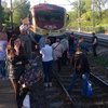 Под Львовом пассажиры перекрыли железную дорогу