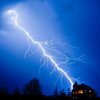 В Черкассах удар молнии по интернет-кабелю поджег дом (фото)