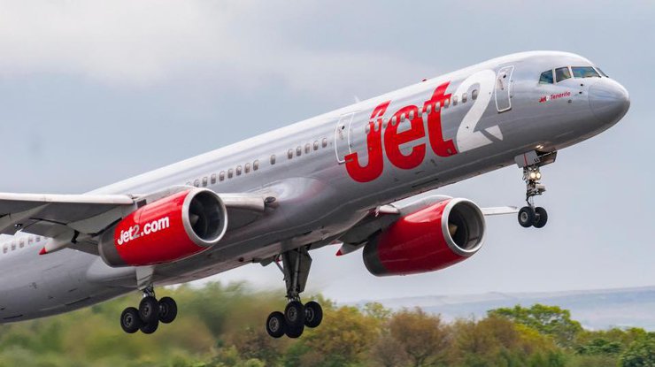 Самолет авиакомпании Jet2 совершил вынужденную посадку. Фото: The Sun