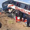 Пассажирский автобус врезался в скалу, 17 человек погибли (фото)