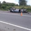 Во Львовской области перевернулся автомобиль, есть пострадавшие (фото)