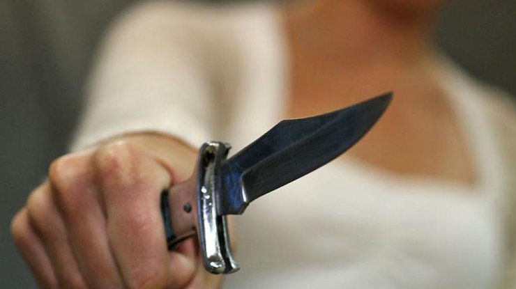 Женщина с ножем напала на посетителей супермаркета