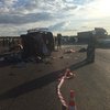 Под Сарнами грузовик снес маршрутку, погибли люди (видео)