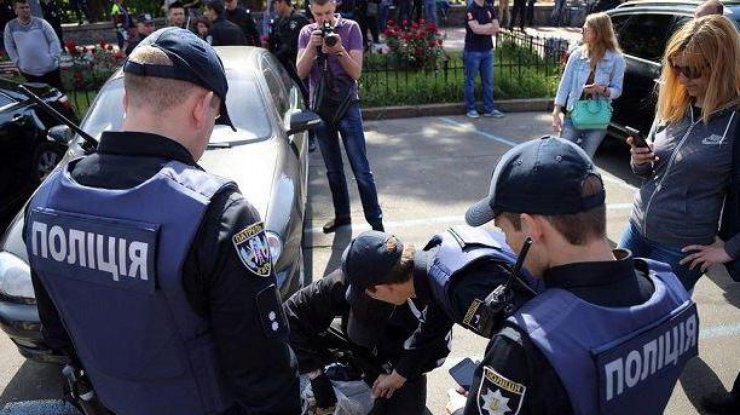 Правоохранители нашли три гильзы. Фото: "РБК-Украина"