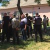 В Цебриково вспыхнули беспорядки перед выборами в ОТГ, пострадали полицейские (фото, видео)