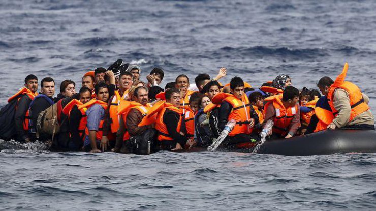 В Турции затонул катер с беженцами, есть погибшие