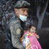 В Гватемале под пеплом вулкана нашли живого младенца (видео)