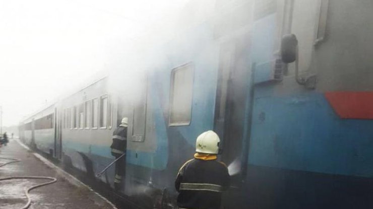 В городе Коломыя Ивано-Франковской области загорелся пригородный поезд