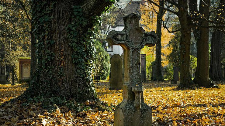 К чему снится кладбище: значение сна по соннику женщин и мужчин