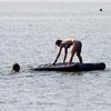 В Кирилловке мать с дочкой унесло в море на матрасе 