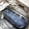 В Египте вскрыли загадочный черный саркофаг (фото)