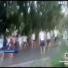 Стычки футбольных фанатов в Одессе: пострадали полицейские (видео)