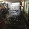 Затопленный Киев: машины и переходы оказались под водой (фото)