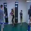 Тренування з чемпіоном: на Житомирщині дітей навчає боксер з Куби