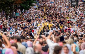 Сотни тысяч верующих УПЦ приняли участие в Крестном ходе