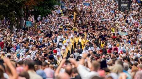 Сотни тысяч верующих УПЦ приняли участие в Крестном ходе