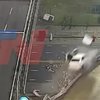 В Аргентине авто вылетело с эстакады на огромной скорости (видео)