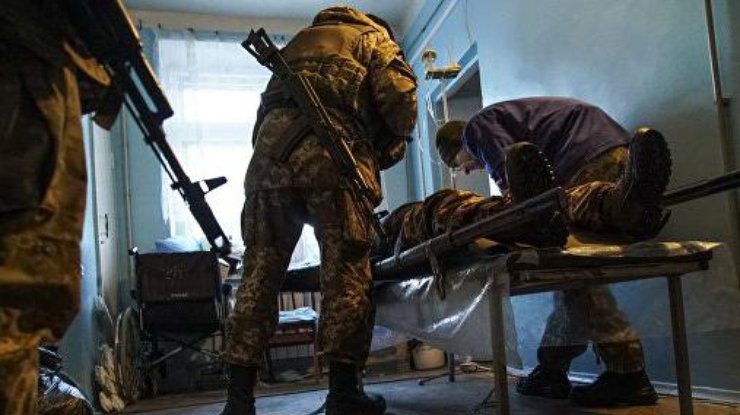 Четверо украинских солдат были ранены. Фото: Associated Press Inna Varenytsia
