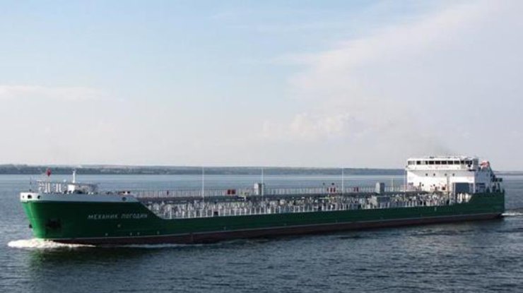 Российский танкер Механик Погодин зашел в порт Херсона / Фото: Grifff