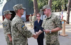 Церемония передачи прошла при участии посла США в Украине. Фото: МОУ
