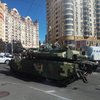 Танк попал в ДТП в центре Киева (фото, видео)