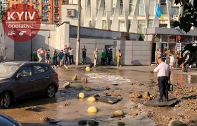 В Киеве взорвалась труба с горячим водоснабжением