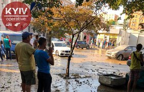 В Киеве взорвалась труба с горячим водоснабжением