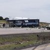 В США пассажирский автобус столкнулся с грузовиком, погибли люди