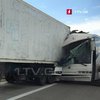 Смертельная авария в Грузии: пассажирский автобус въехал в грузовик 