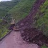 В Китае на дорогу обрушился гигантский холм