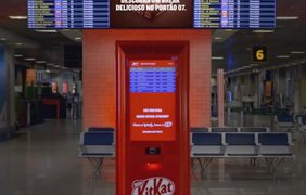 Фото: adme.ru/ Пассажиров задержанных рейсов накормили батончиками KitKat в аэропорту Сан-Паулу