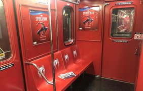 Фото: adme.ru/ Вагон в метро переоборудовали в стиле Человека-паука