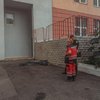 Киевлянка выпала с 7 этажа с номером любимого на руке (видео)