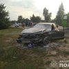 Под Харьковом иномарка насмерть протаранила людей на остановке (фото)