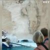 На пляжі в Греції обвалилася скеля
