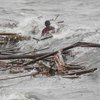 Шестиметровые волны и оползни: на Филиппинах появились первые жертвы тайфуна 