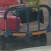 Вскрыл чемодан под видом работника: как воруют вещи в аэропорту (видео)