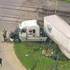В США пассажирский поезд врезался в грузовик (видео)