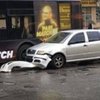 В центре Киева легковой автомобиль "протаранил" троллейбус (фото) 