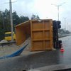 Километровая пробка: на Бориспольской трассе перевернулся грузовик (фото)