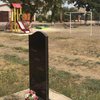 В Мелитополе детскую площадку установили на кладбище (фото)
