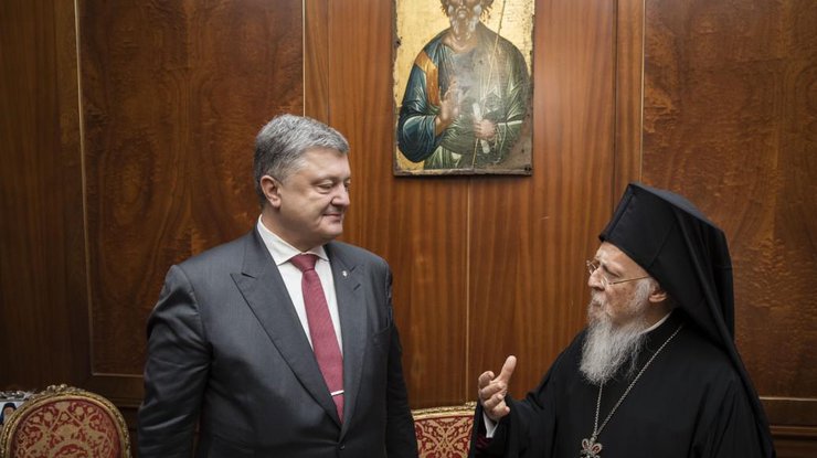Петр Порошенко сообщил о решении Вселенского патриархата. Фото: president.gov.ua
