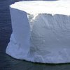 Странное движение гигантского айсберга озадачило ученых    